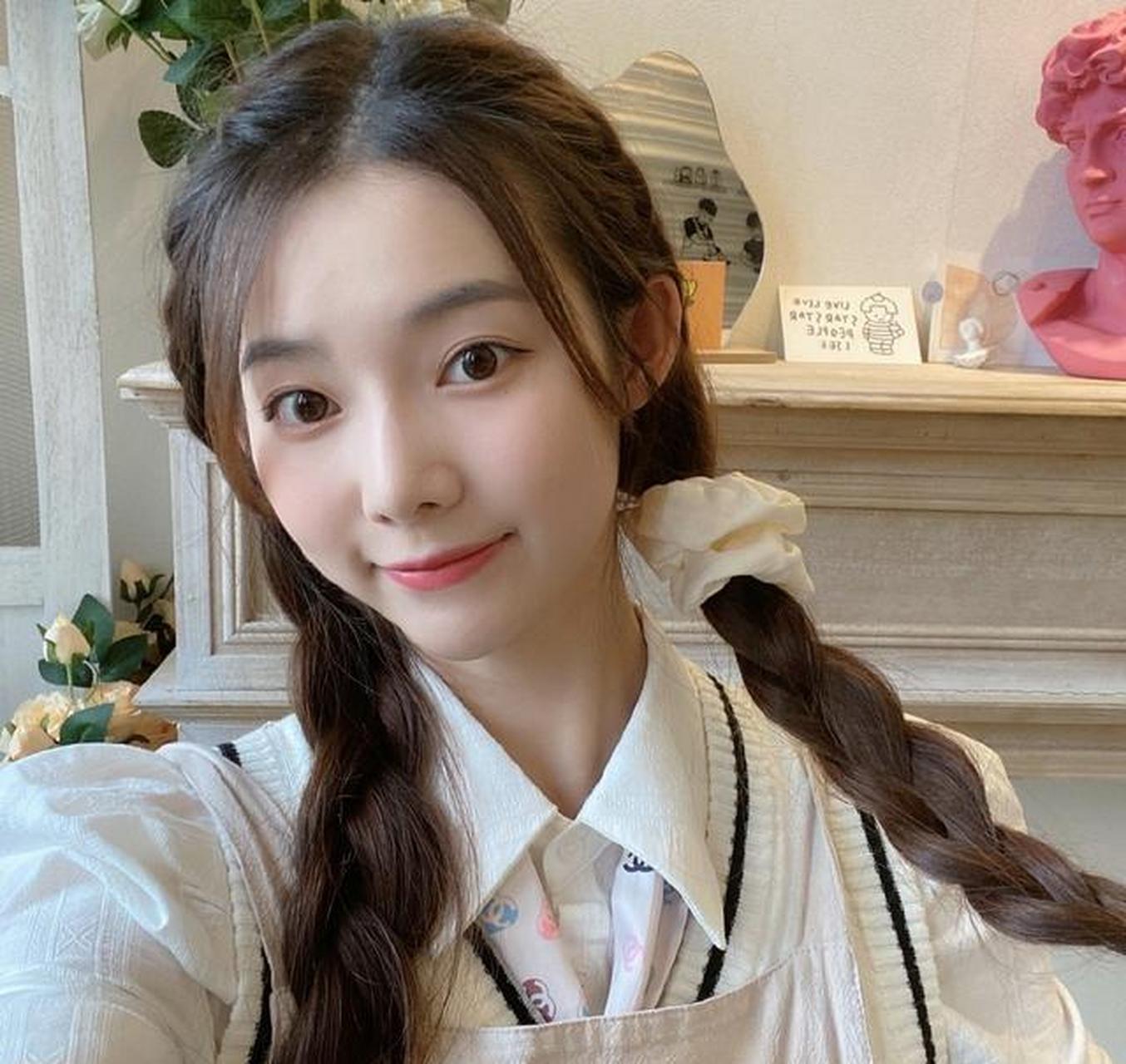 美女冯琬贺可爱美照欣赏,真的好漂亮啊