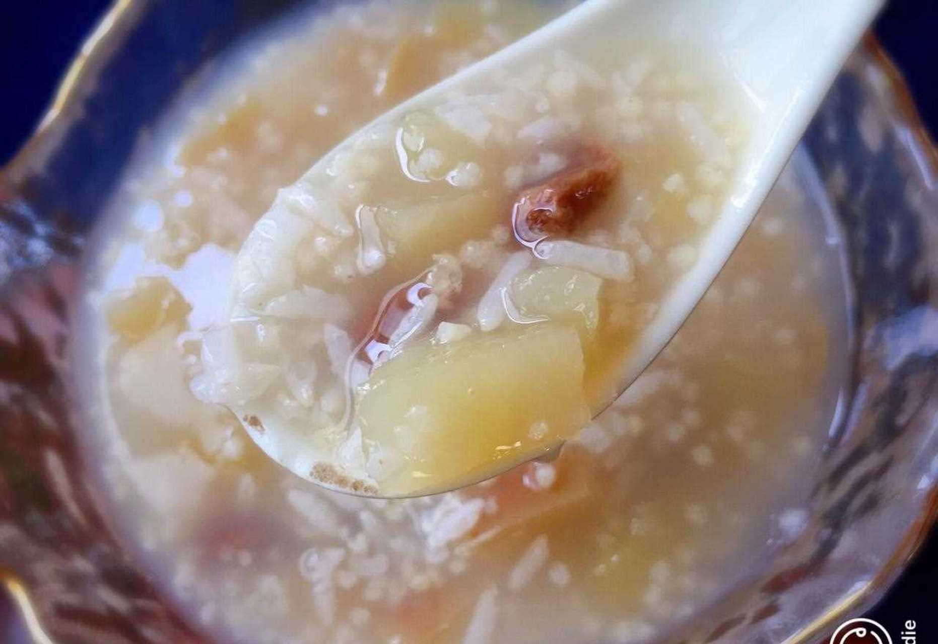 那就熬碗香甜美味水果粥,大人小孩可喜欢吃了.