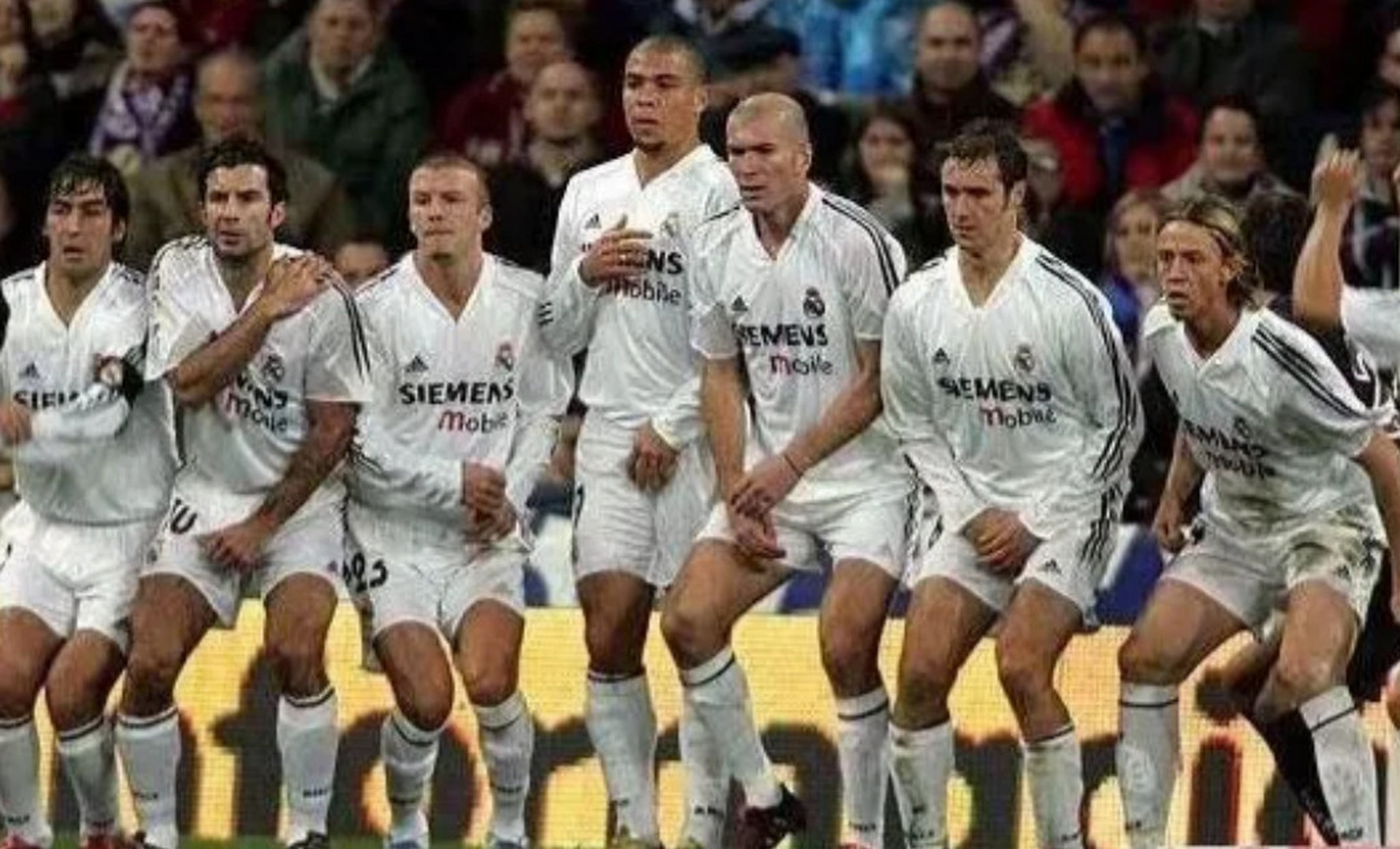 足球精灵踢穿最贵人墙!