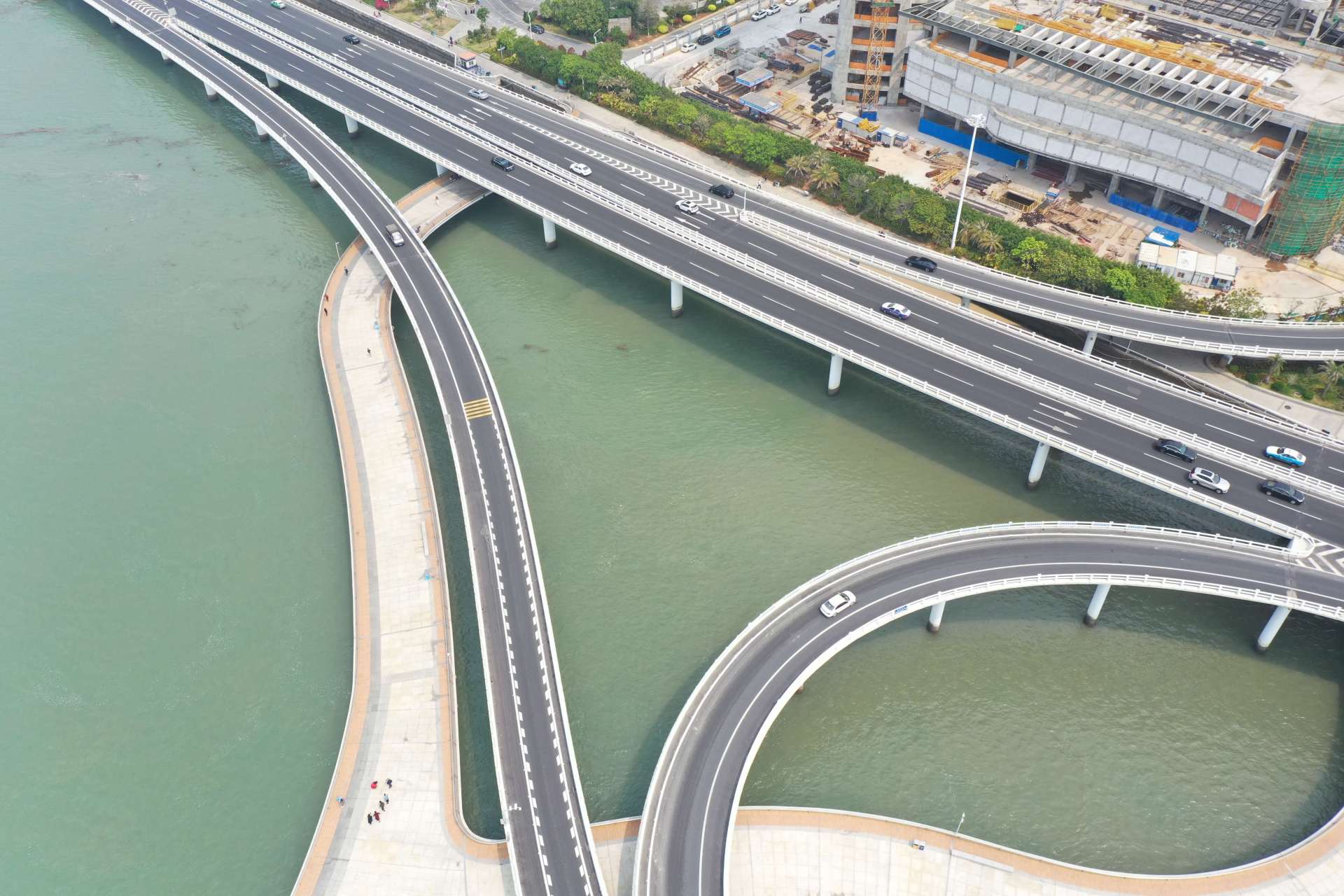 厦门环岛路 是厦门市环海风景旅游干道之一.