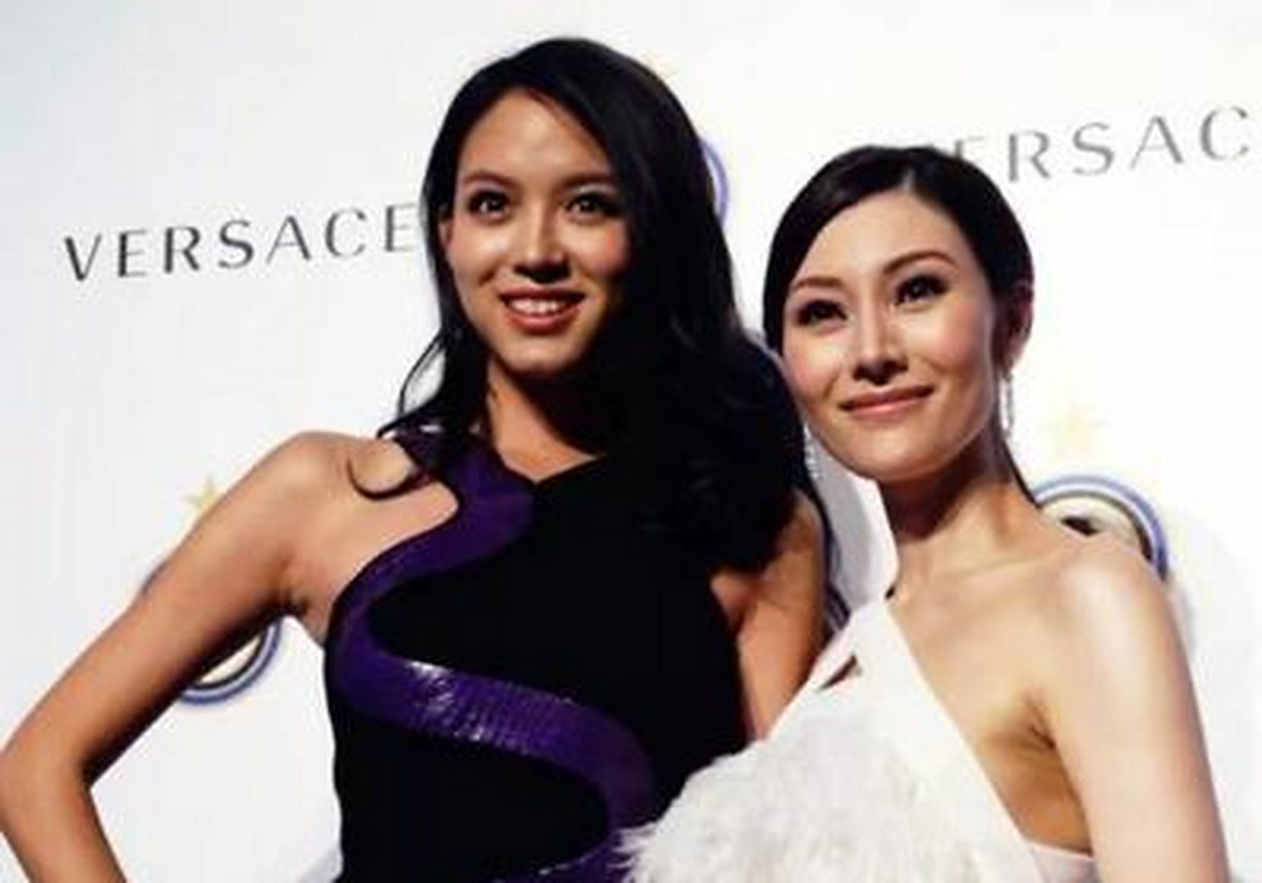 李嘉欣和张梓琳同框.一个气质实在太好,一个身高占尽优势.