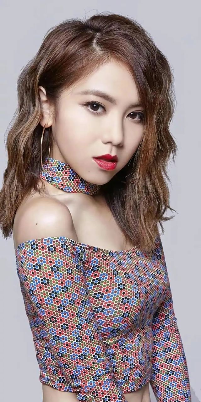 艺人邓紫棋时尚写真:精致优雅,又美又迷人!