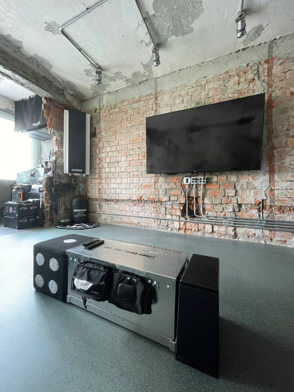 我真的非常佩服我隔壁邻居的装修风格.  他的装修并不是普通的叙利亚