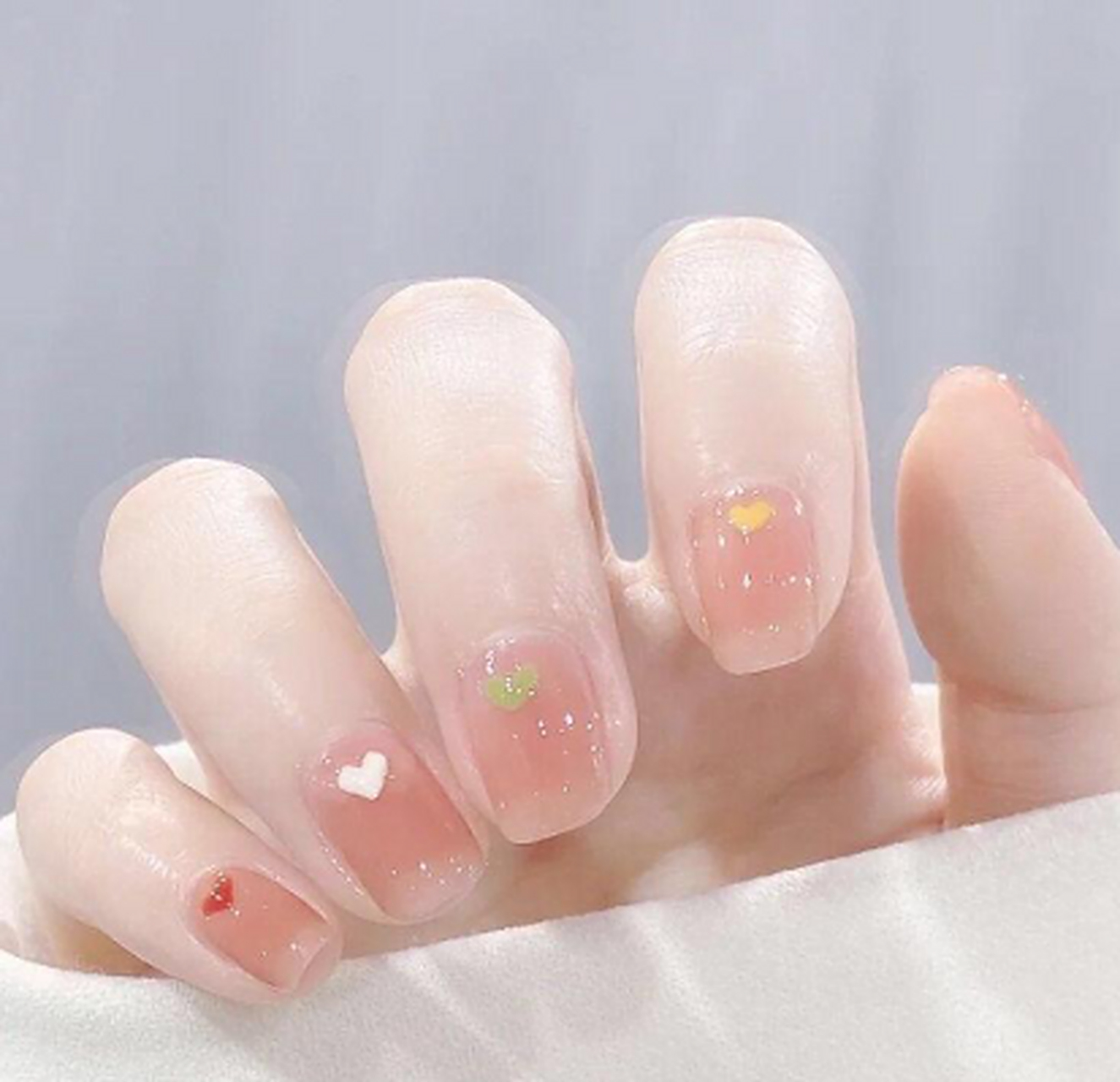 夏日清新显白爱心美甲