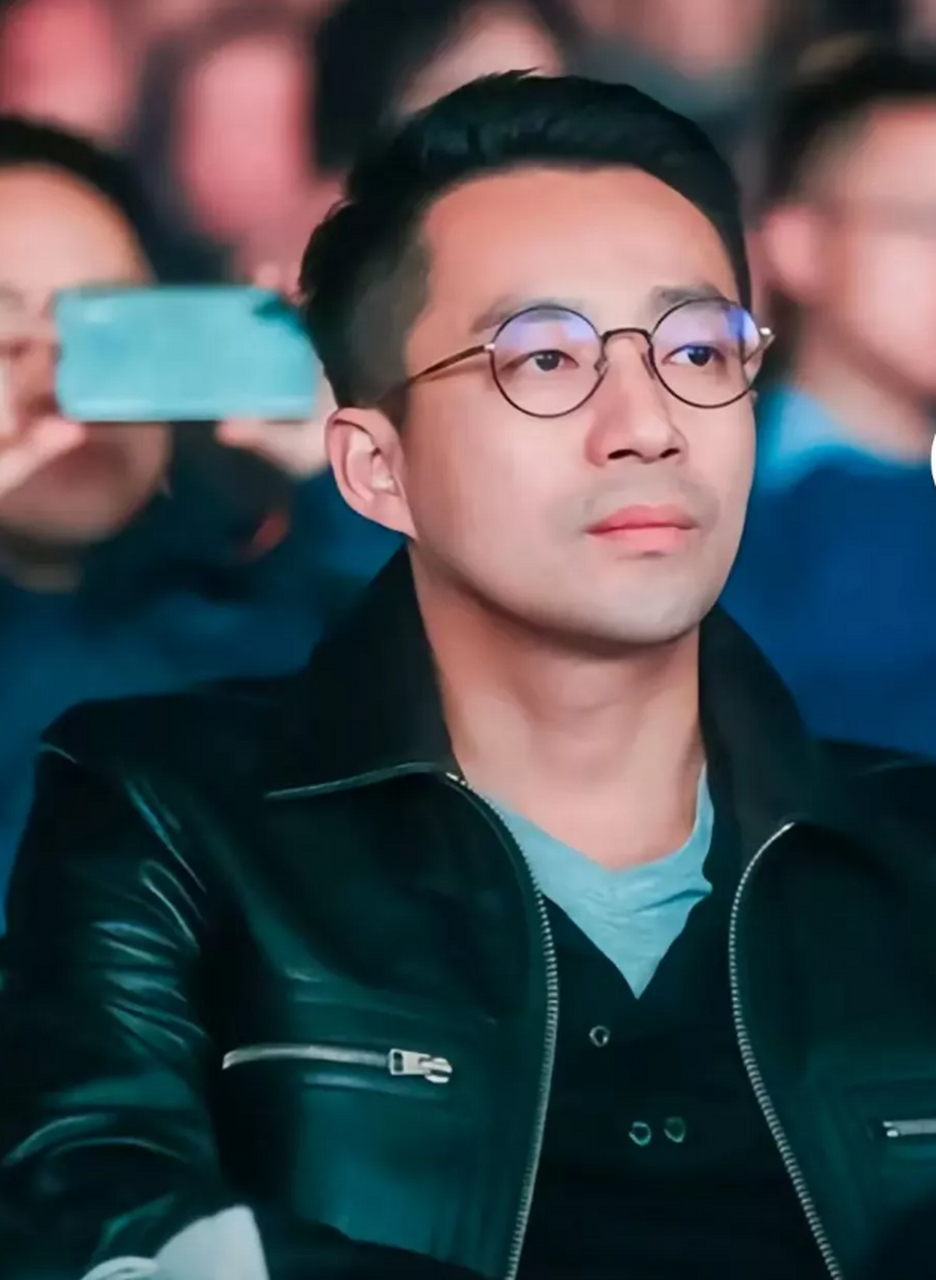 不管网络如何评价,我还是觉得汪小菲面相和眼神都透着善良,纯纯的北京