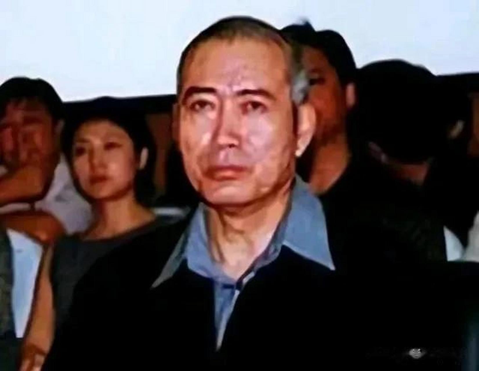 大连之前有个黑老大叫邹显卫,外号虎豹,火拼时杀了人,被判死刑,送钱