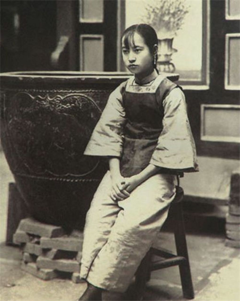 "  王国维感到十分尴尬,但岳母再三要求,他也担心再婚会让孩子受委屈