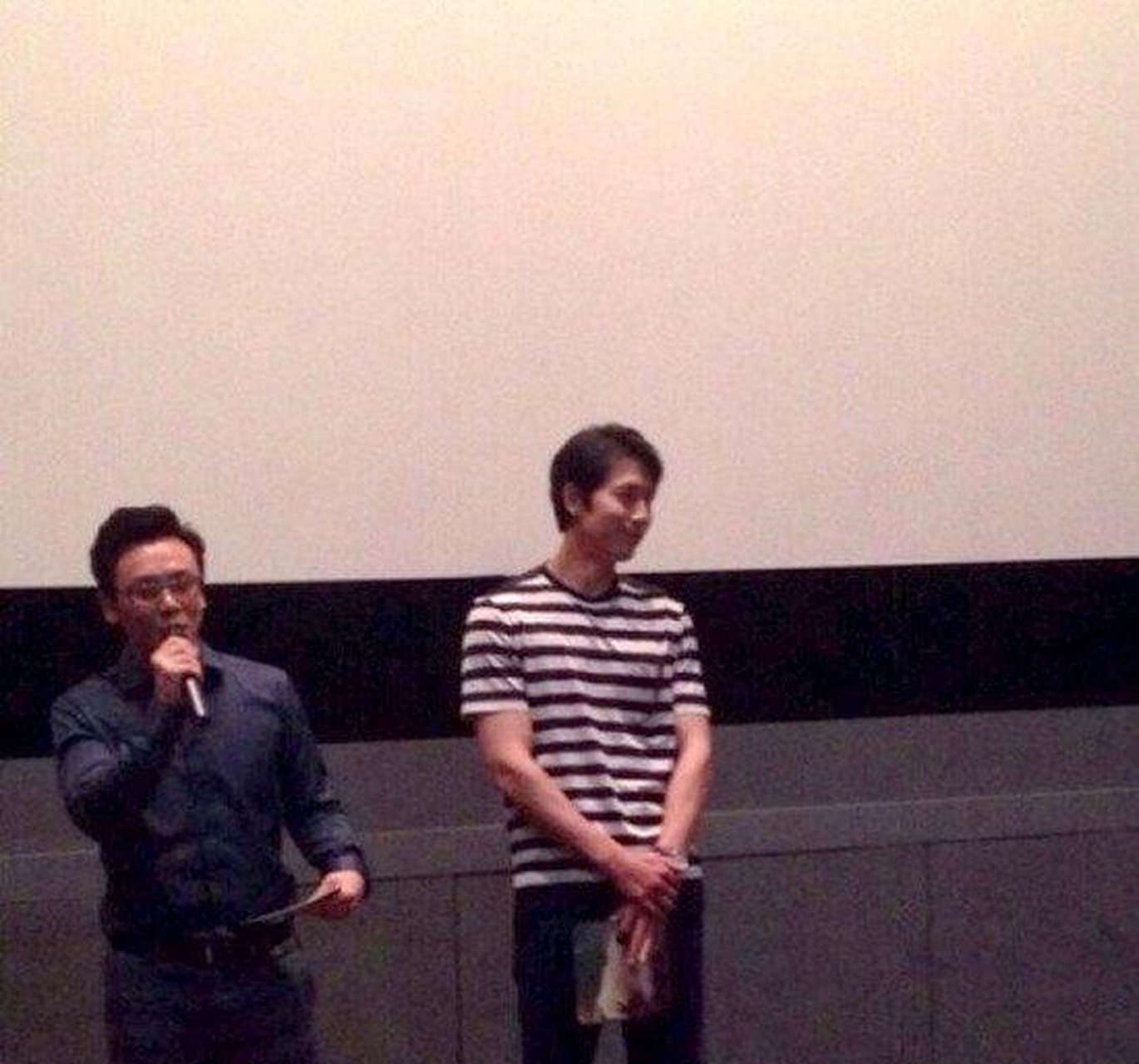 安孝燮足足有187公分,比金世正高了一个头,两人的身高差在萤幕看上去