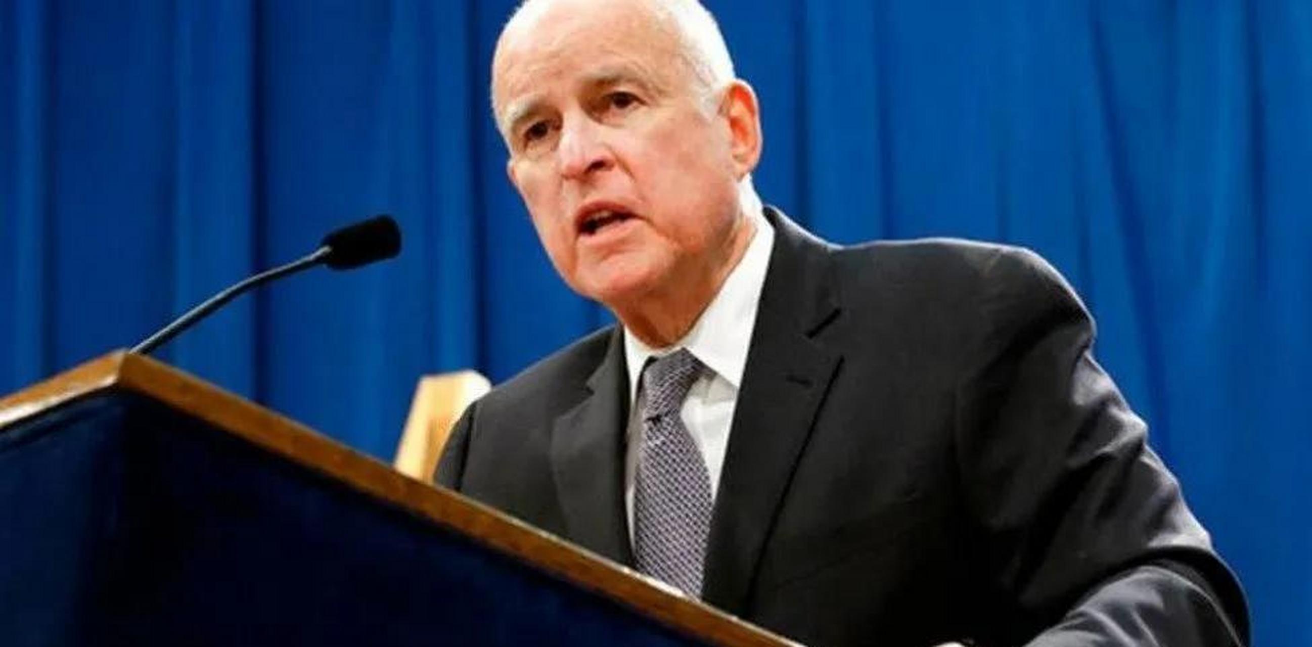 85岁的美国民主党元老杰里·布朗接受美国"政客"网站采访时表示,美国