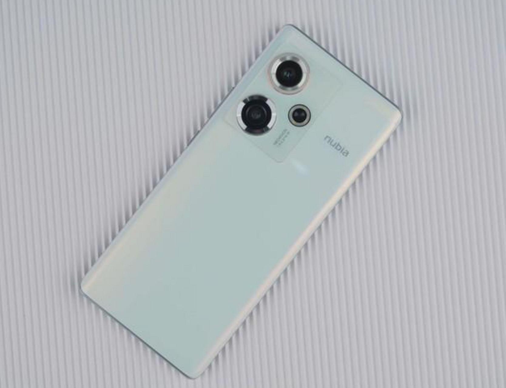 一款很便宜的骁龙8gen 2手机:努比亚z50.