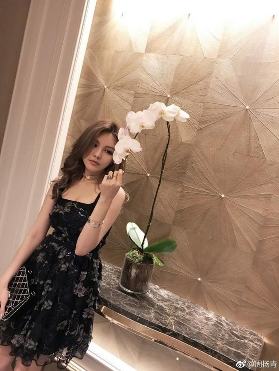 火辣御姐周扬青个人精致生活照