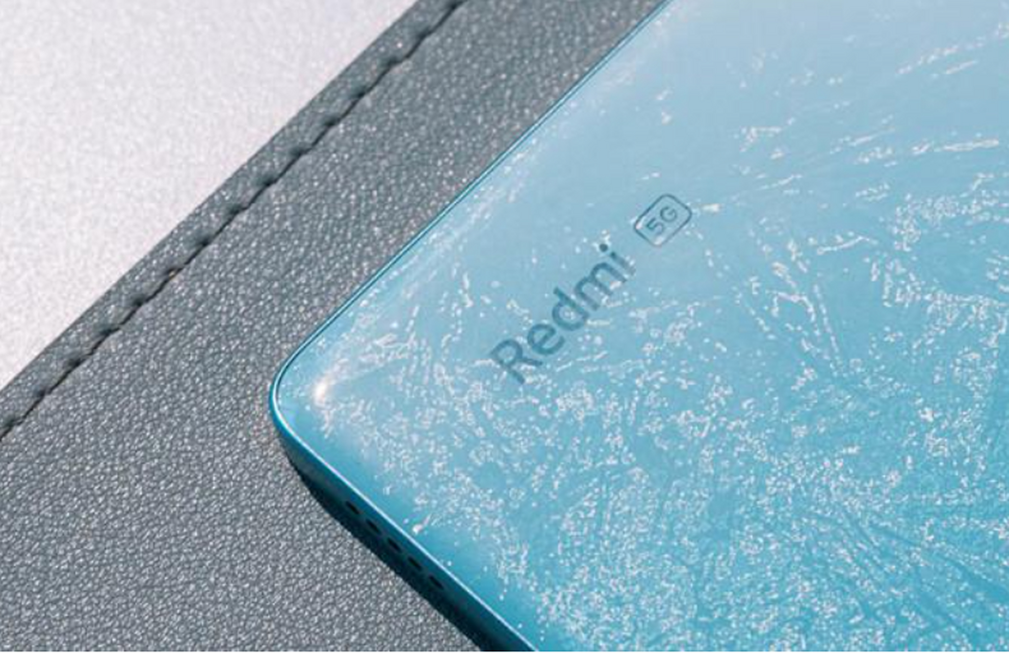 redmi note 12 turbo 推出了碳纤黑,星海蓝和冰羽白三种配色.