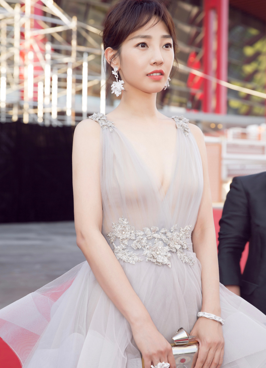 白百何的红毯名场面!