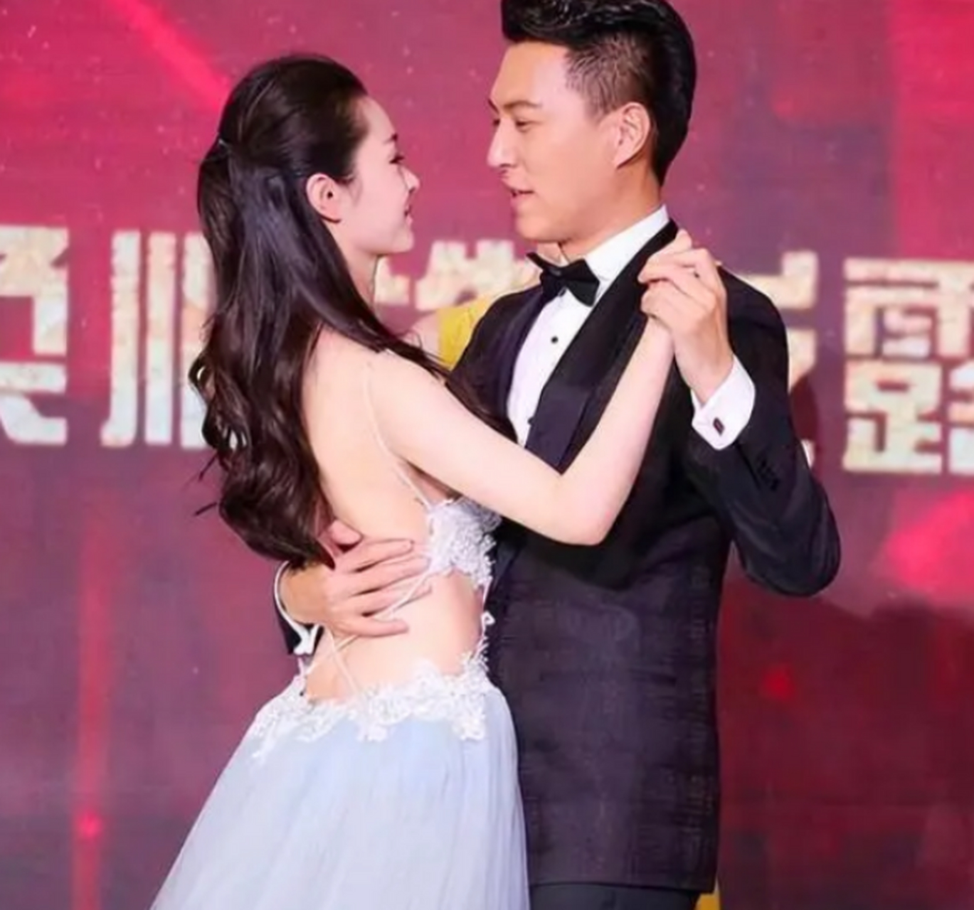 宋轶的身材真的一流,靳东此时应该很紧张