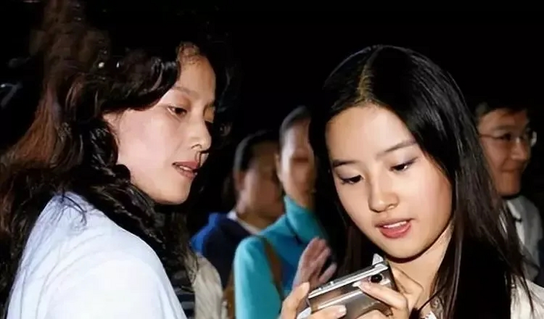 毕业后,刘晓莉留在了歌剧院,当舞蹈演员.