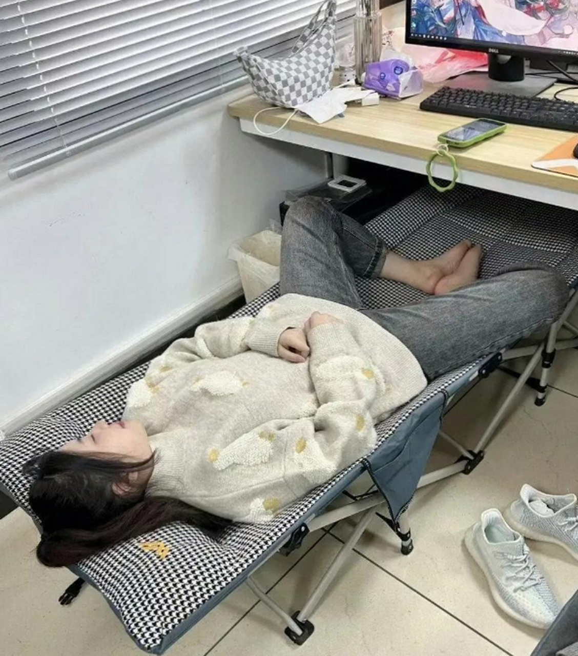 同事这睡姿霸气侧漏啊!