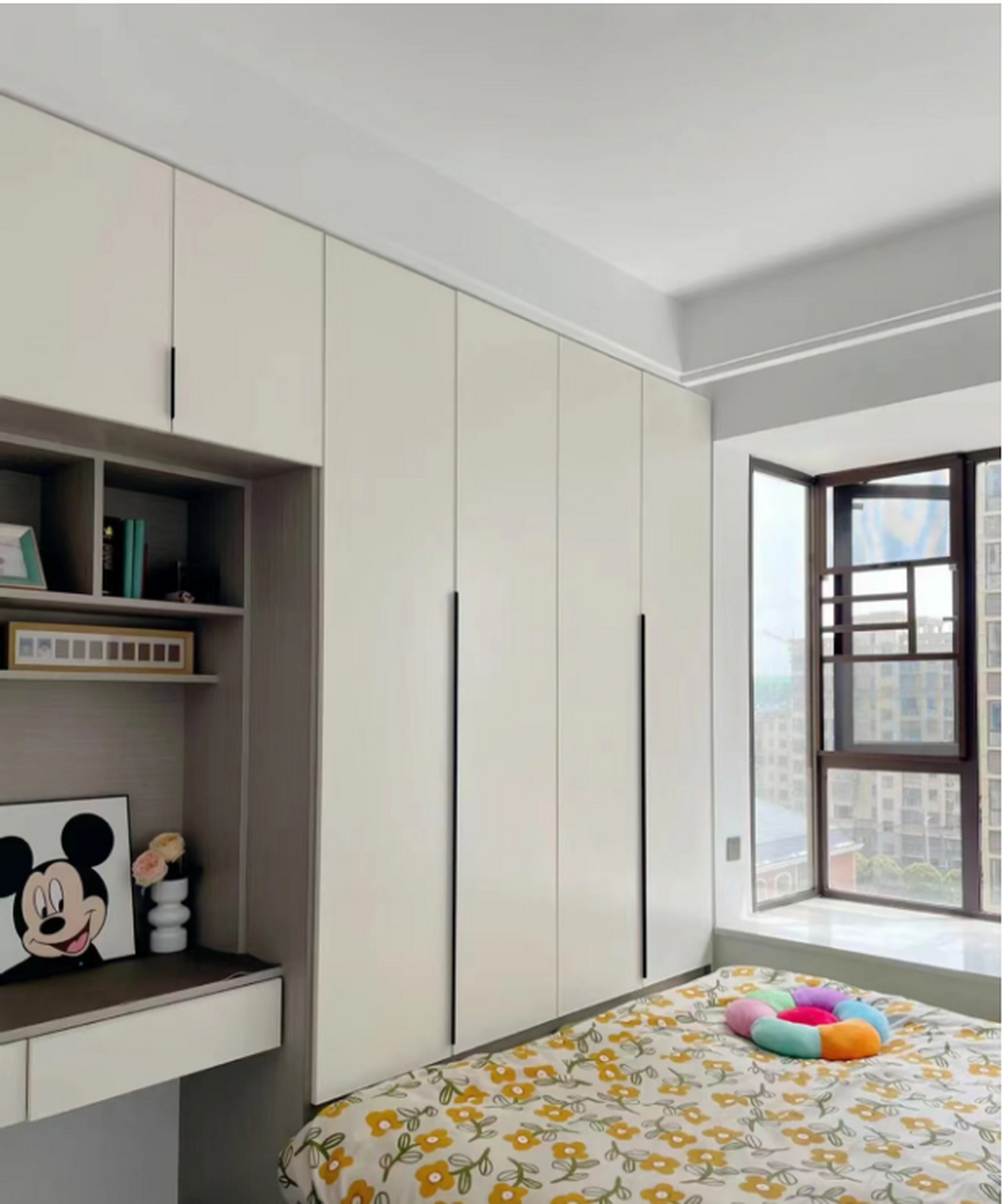 现代风榻榻米书桌衣柜一体化设计,温馨舒适充满自然气息~ 房间尺寸