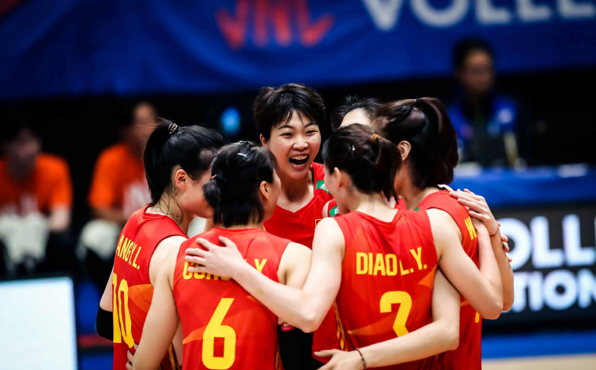 中国女排取得中国香港站首胜[庆祝]  6月13日晚上,2023世界女排联赛中
