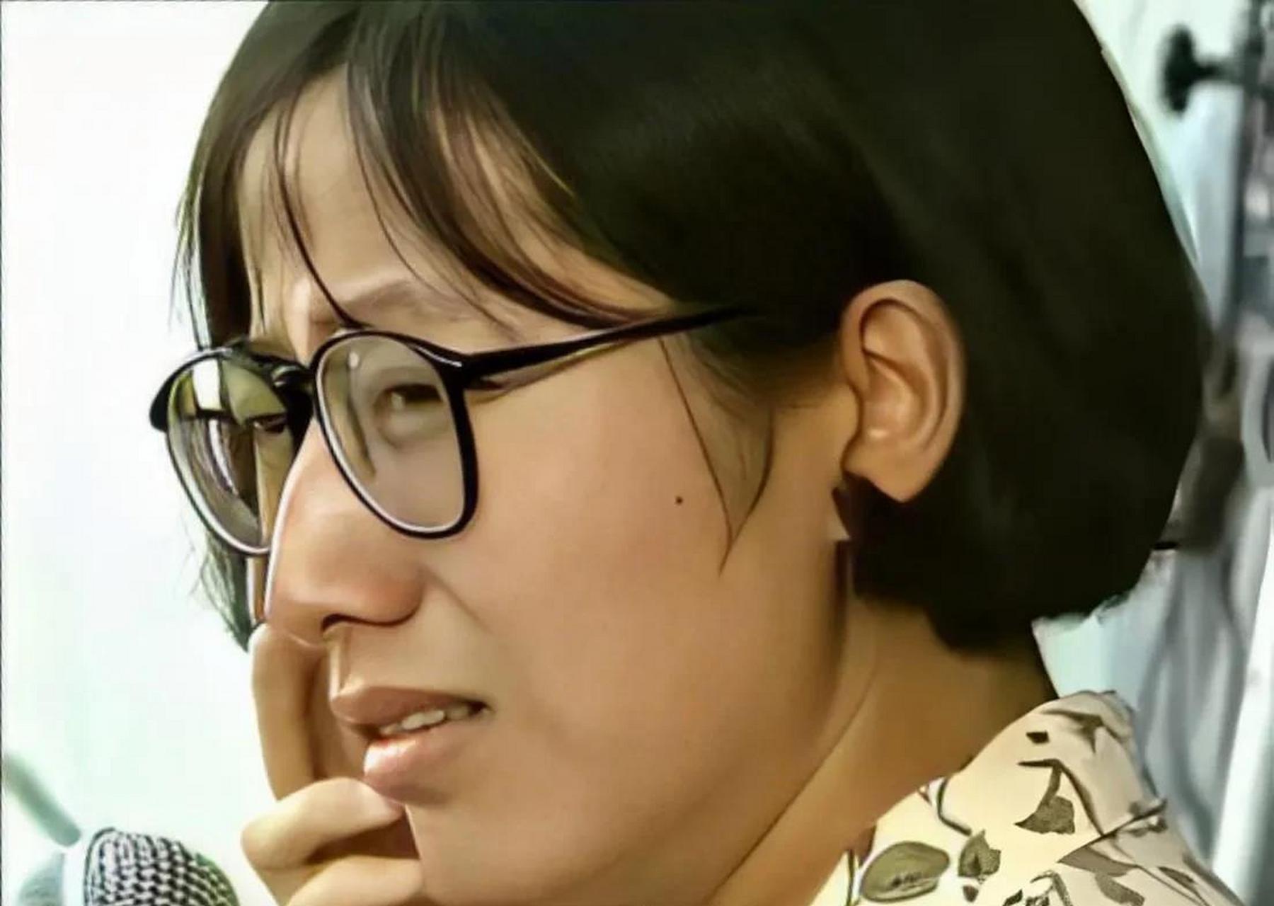 这是1996年,被判死刑的杨玉霞在庭审现场拍下的一张照片.