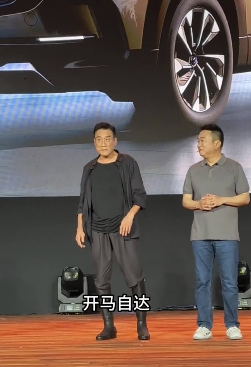 哎呀,要说经典,梁家辉和马自达这个组合简直就是电影史上的一大奇迹.