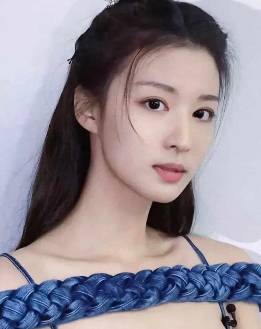 王楚然:长相很大气,气质清纯.