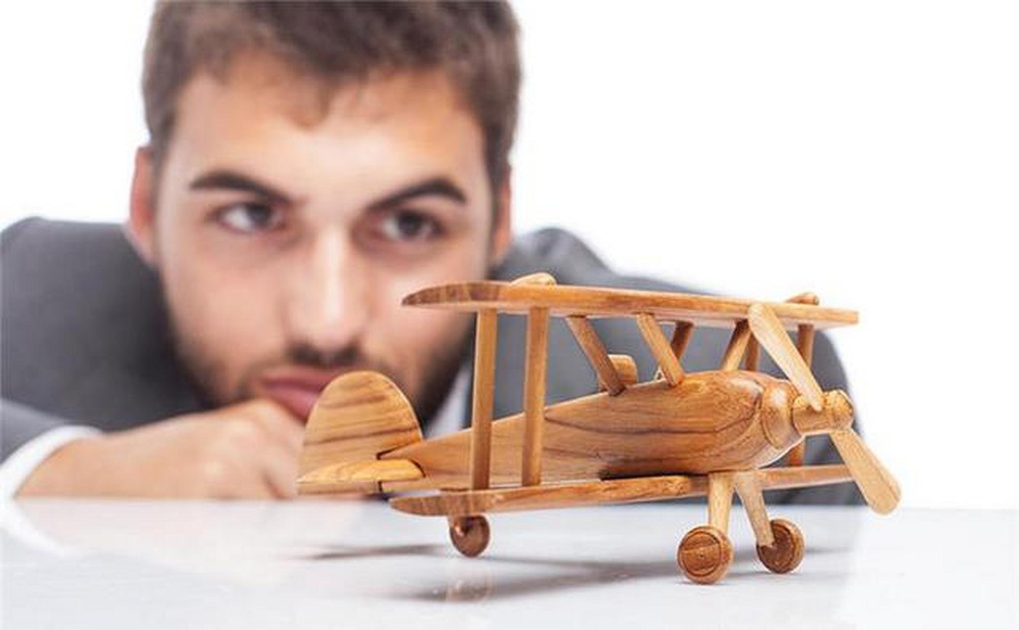 朋友老林是一家公司的维修工人和技术员,虽说是个技术工平时需要动手