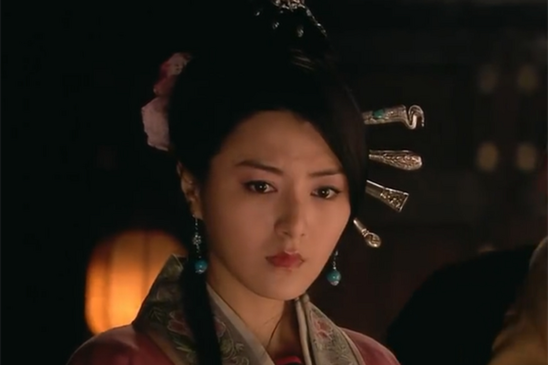 长相也非常威武,为何妻子贾氏不但背叛了卢俊义还要将其置于死地呢?