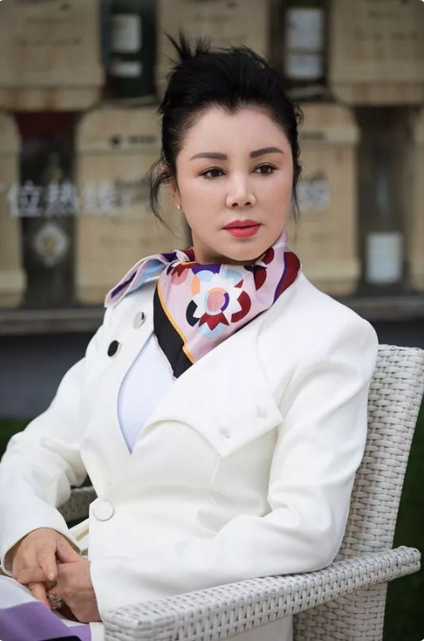 照片中是演员于小慧,出生于1965年12月,辽宁省丹东市人.