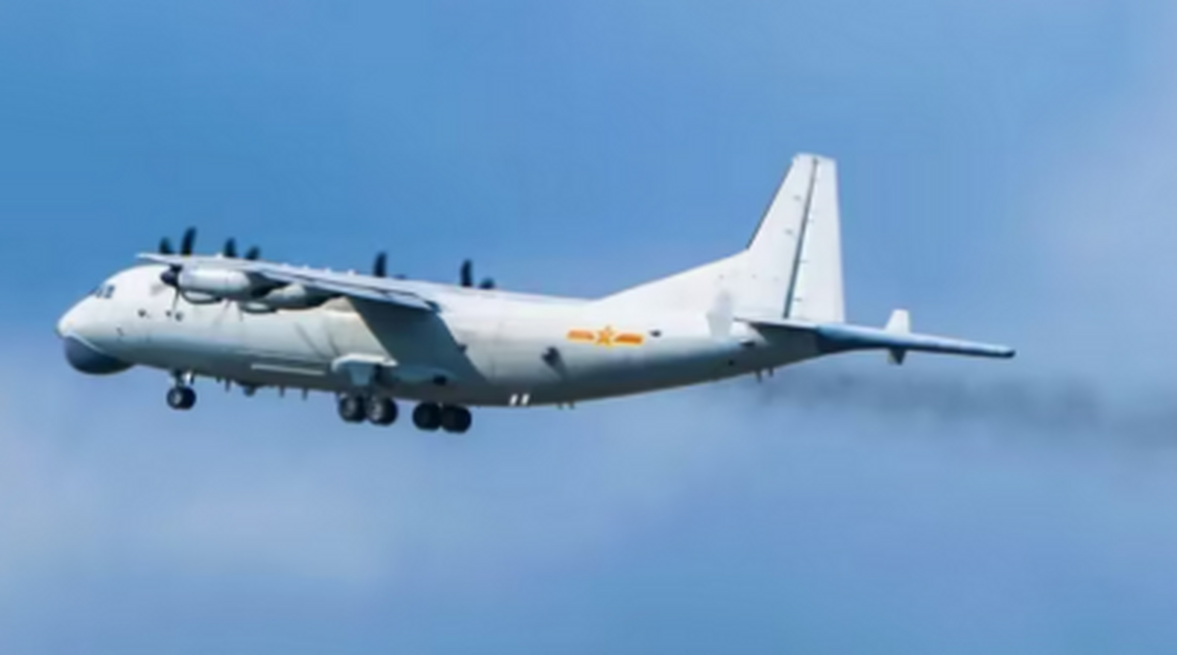 运-8反潜巡逻机:参与"联合利剑"演习,针对的就是水下核潜艇 运-8反潜