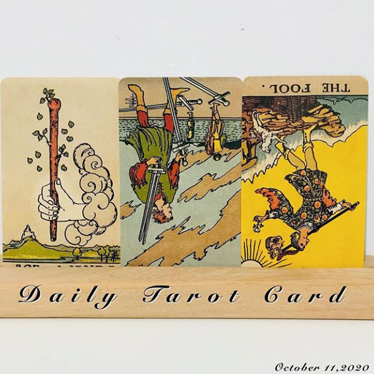 今日塔罗牌: ace of wands/five of swords/the fool 是收心的时候了