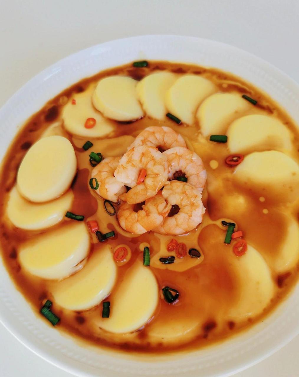 轻轻松松搞定一道好吃好看的佳肴 【食材】玉子豆腐,鸡蛋,虾仁