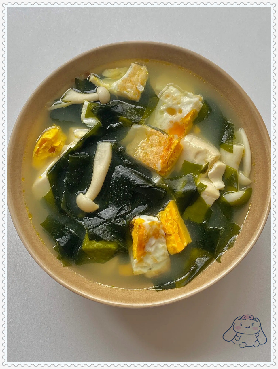 裙带菜豆腐汤,简单又美味,是减脂期的首选.