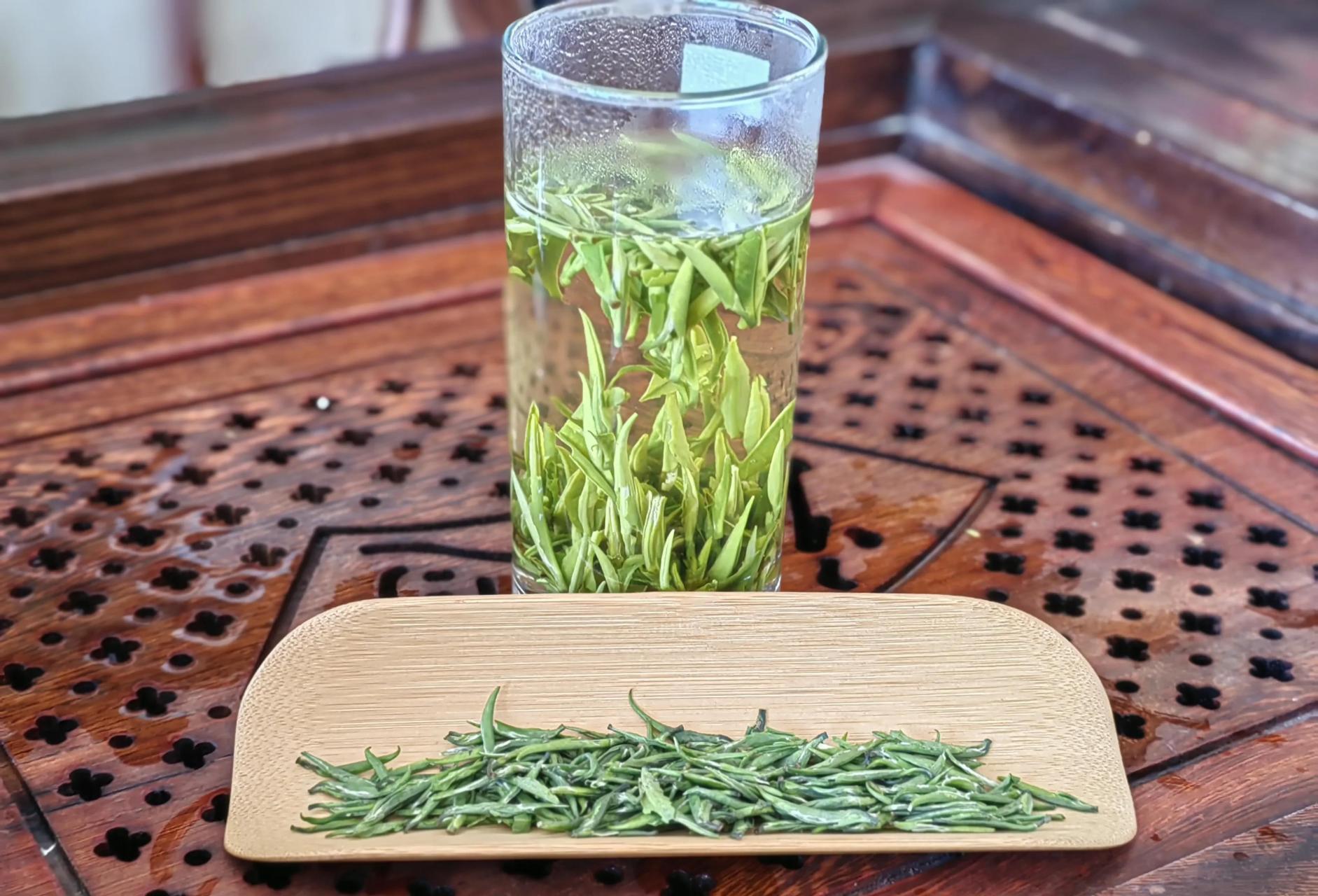 说说这一款茶,这款茶是3月12号出厂的,都是头采第一波——恩施贡芽!