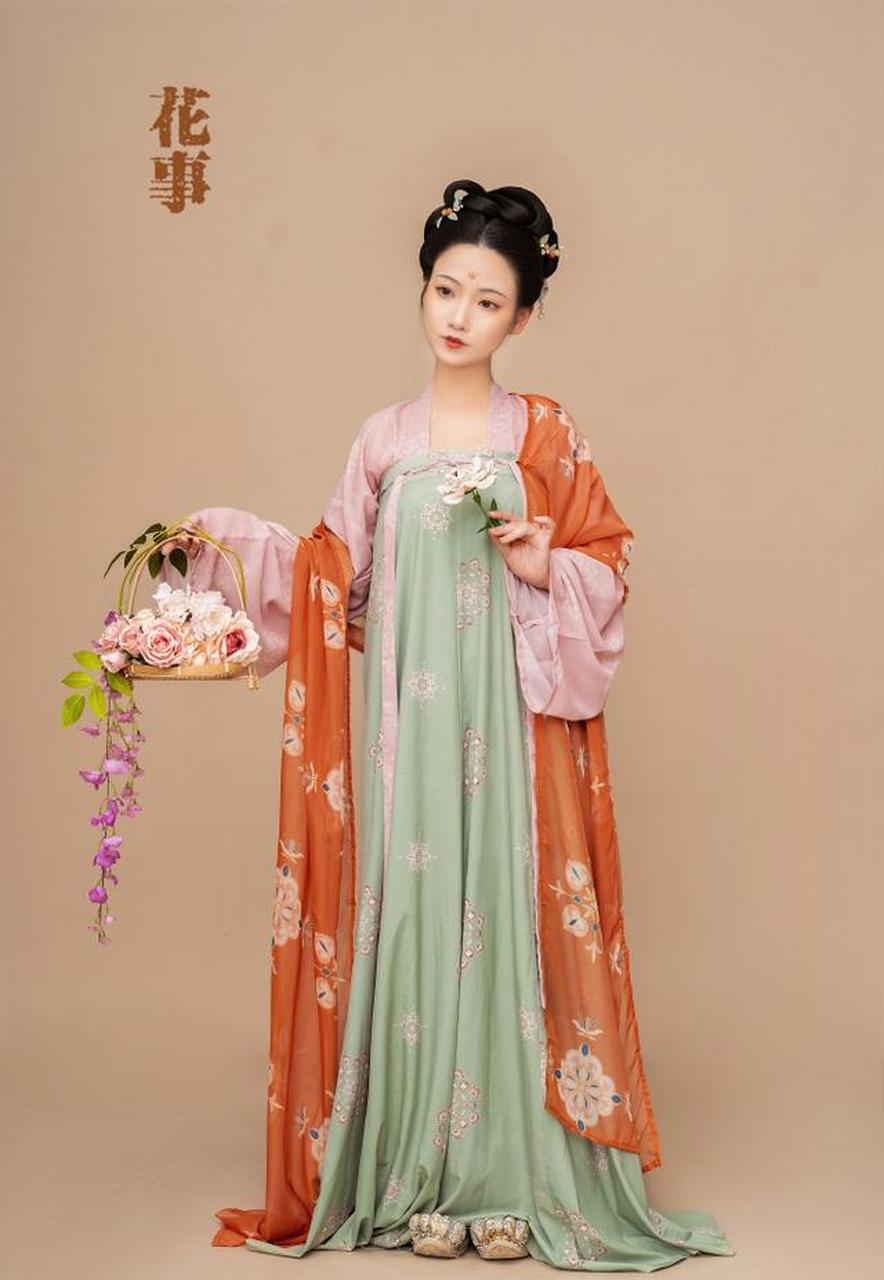 唐朝人的审美有多绝?看看复原款汉服就知道了,能带你领略大唐盛世!