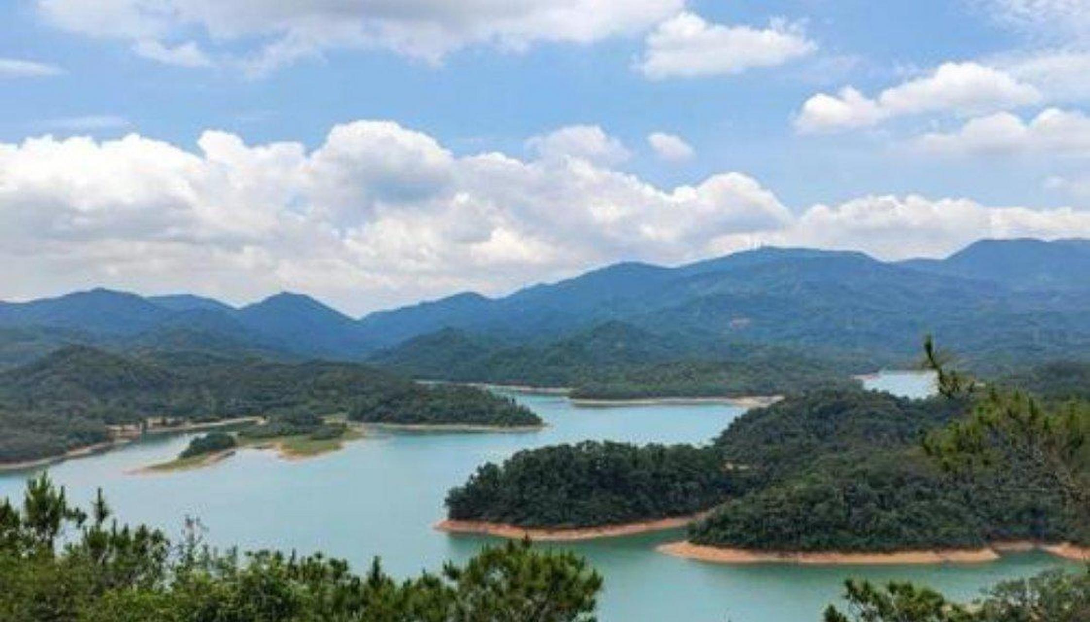 长江叠翠是中山市新十景之一,指的是长江水库游览区,这里离中山城区