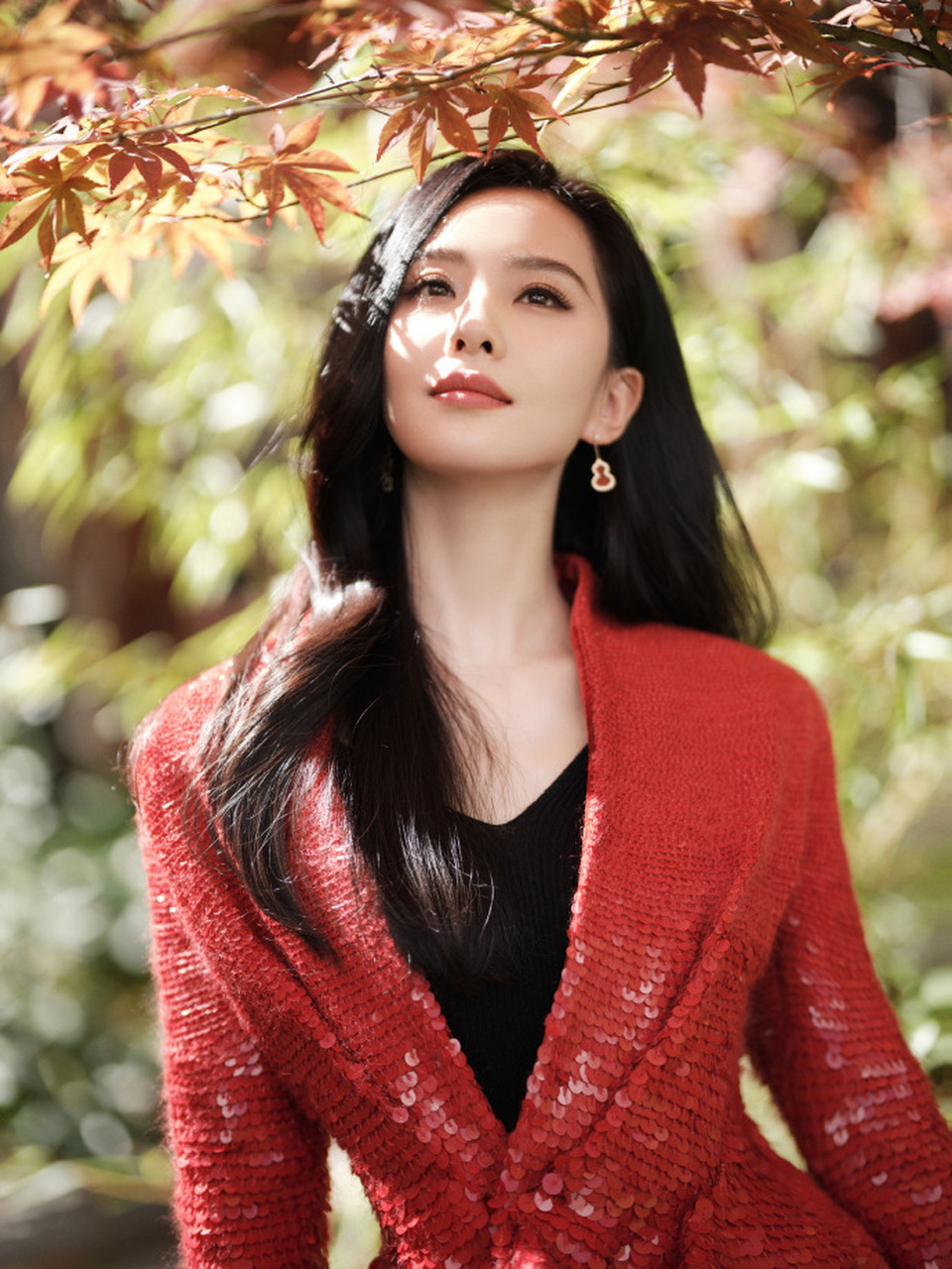 星闻#   刘诗诗红衣盛放,果敢张扬, 与纯黑缄默相融,勾勒自在如意的