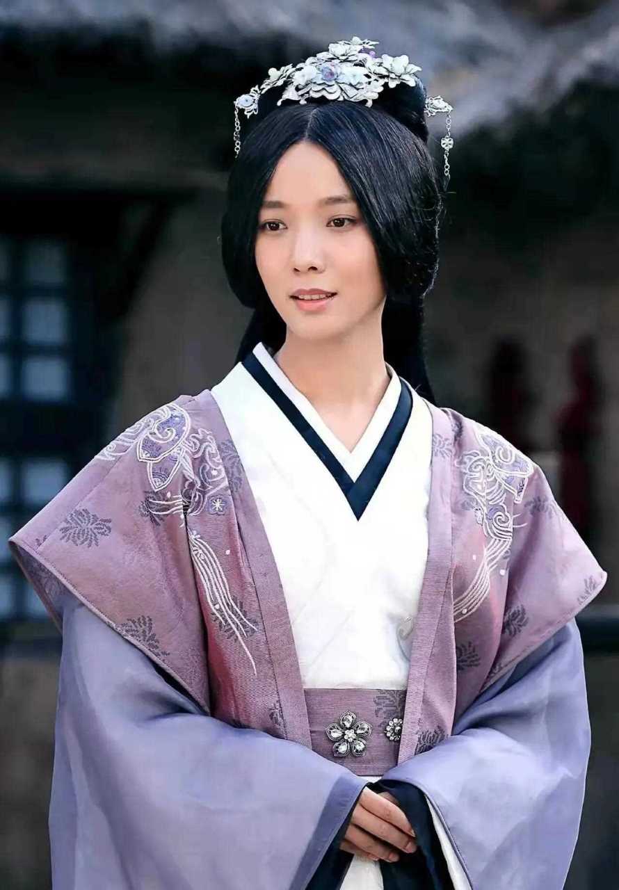 18岁的汉武帝刘彻,在平阳公主府邸相中了歌女卫子夫.