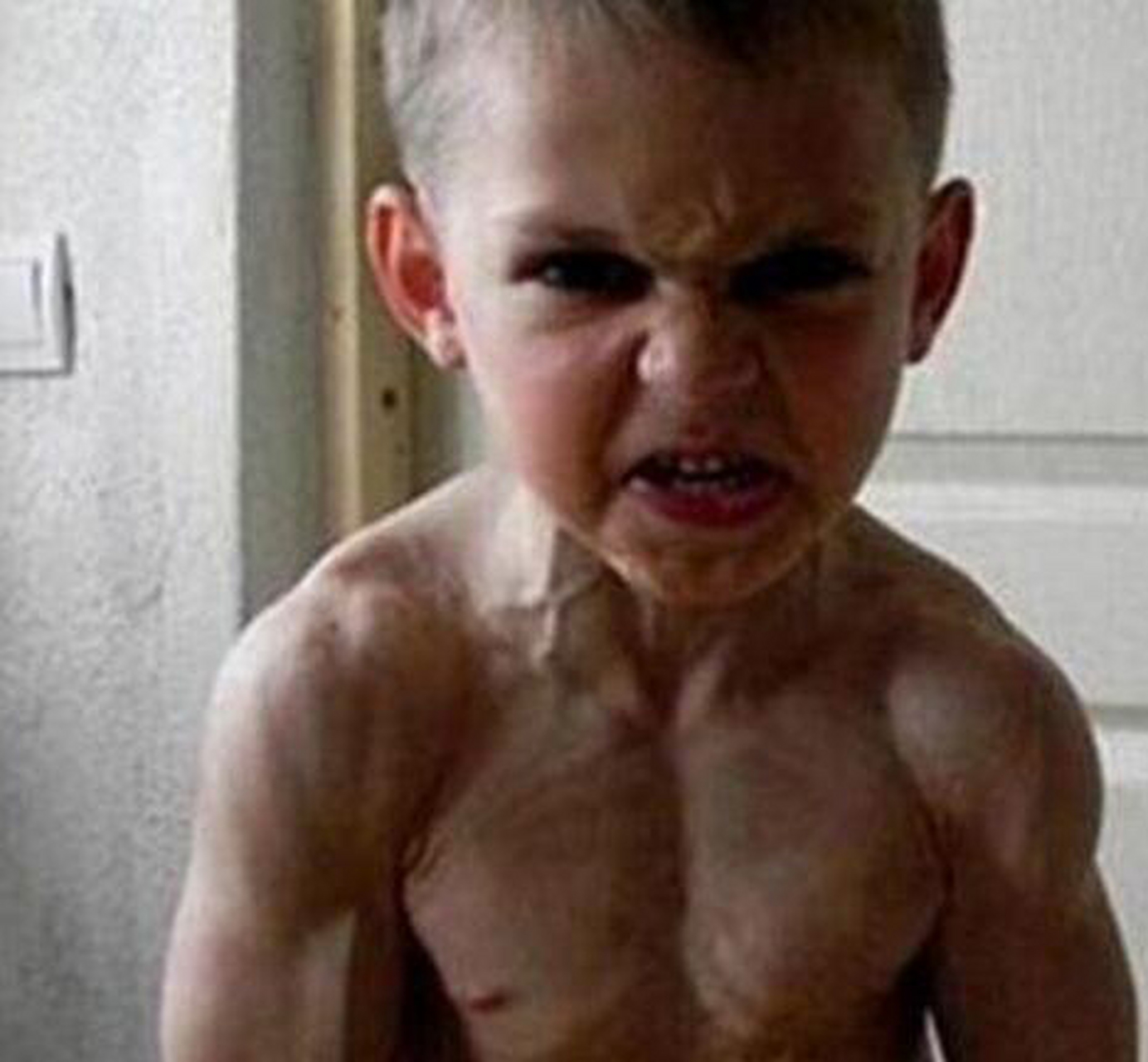 谢楠晒儿子吴所谓半裸肌肉照  谢楠晒出的无所谓照片,让我想到了