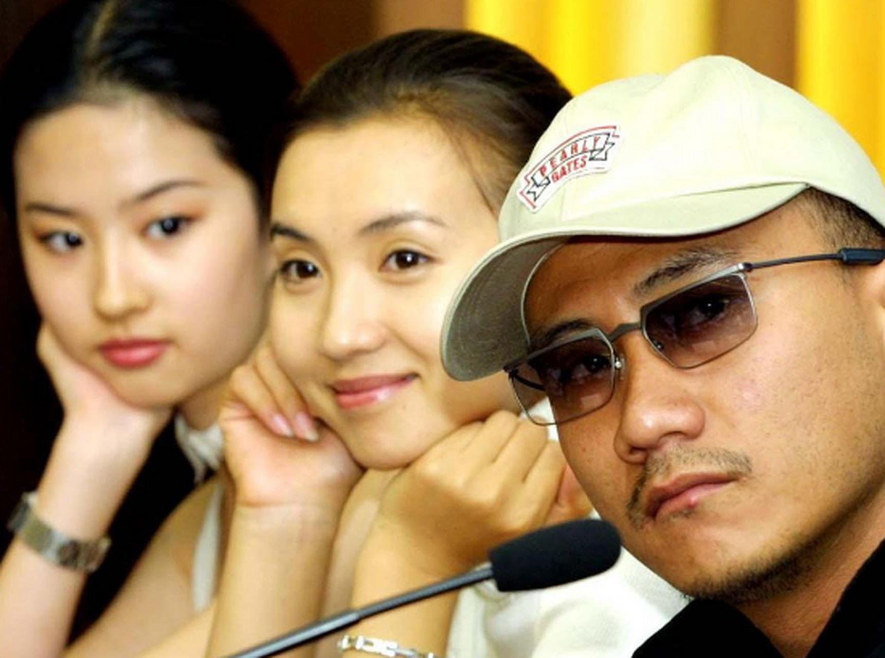 当年的刘亦菲与陈好   比现在的科技脸,美的太多啦 真的很爱[大笑]