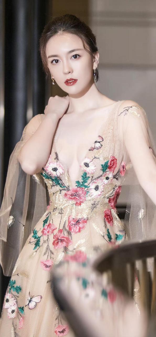 吕佳容傲人身材曲线玲珑超高清完美写真集