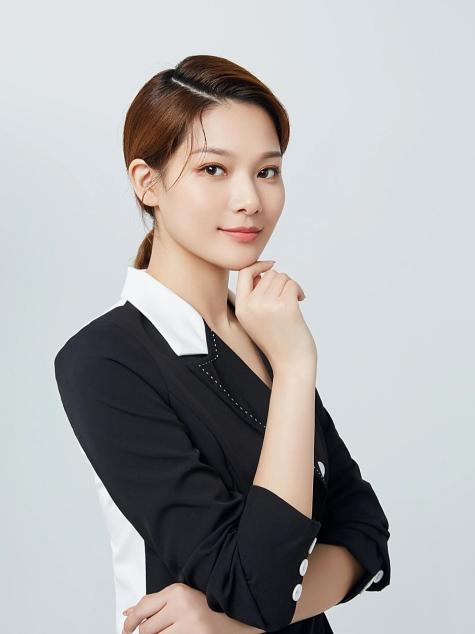 极具说服力的职场名片 定期更新个人形象照 让照片时刻展现你的职场