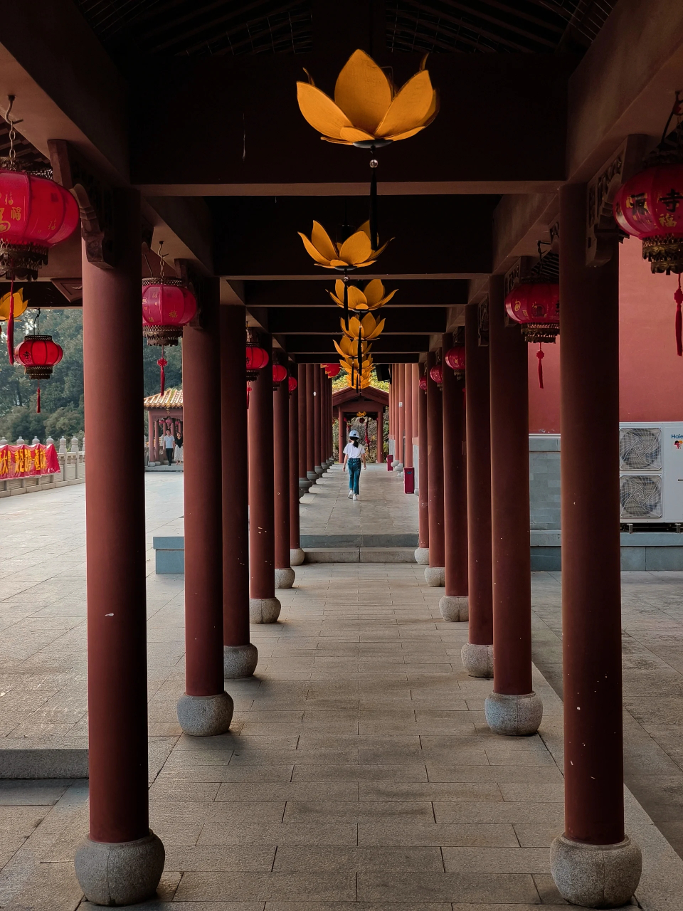 坐落于石岩深山里的寺庙  97 位于石岩湖附近的"弘源寺",虽然名气不