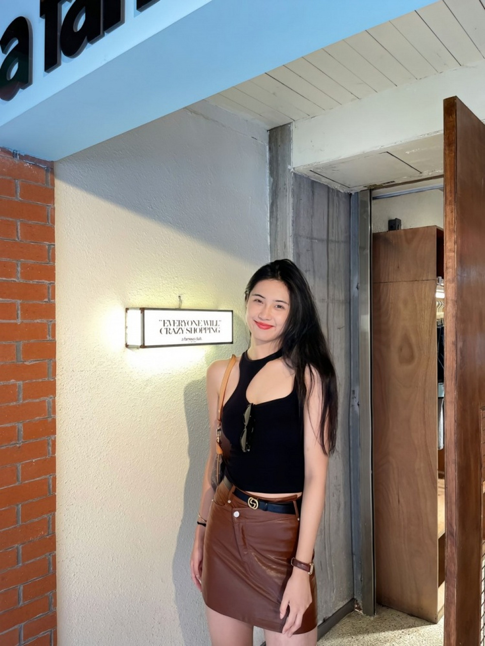 就还挺好看的,卓识再晒美照  广东女篮球员卓识在更新社交媒体时,分享