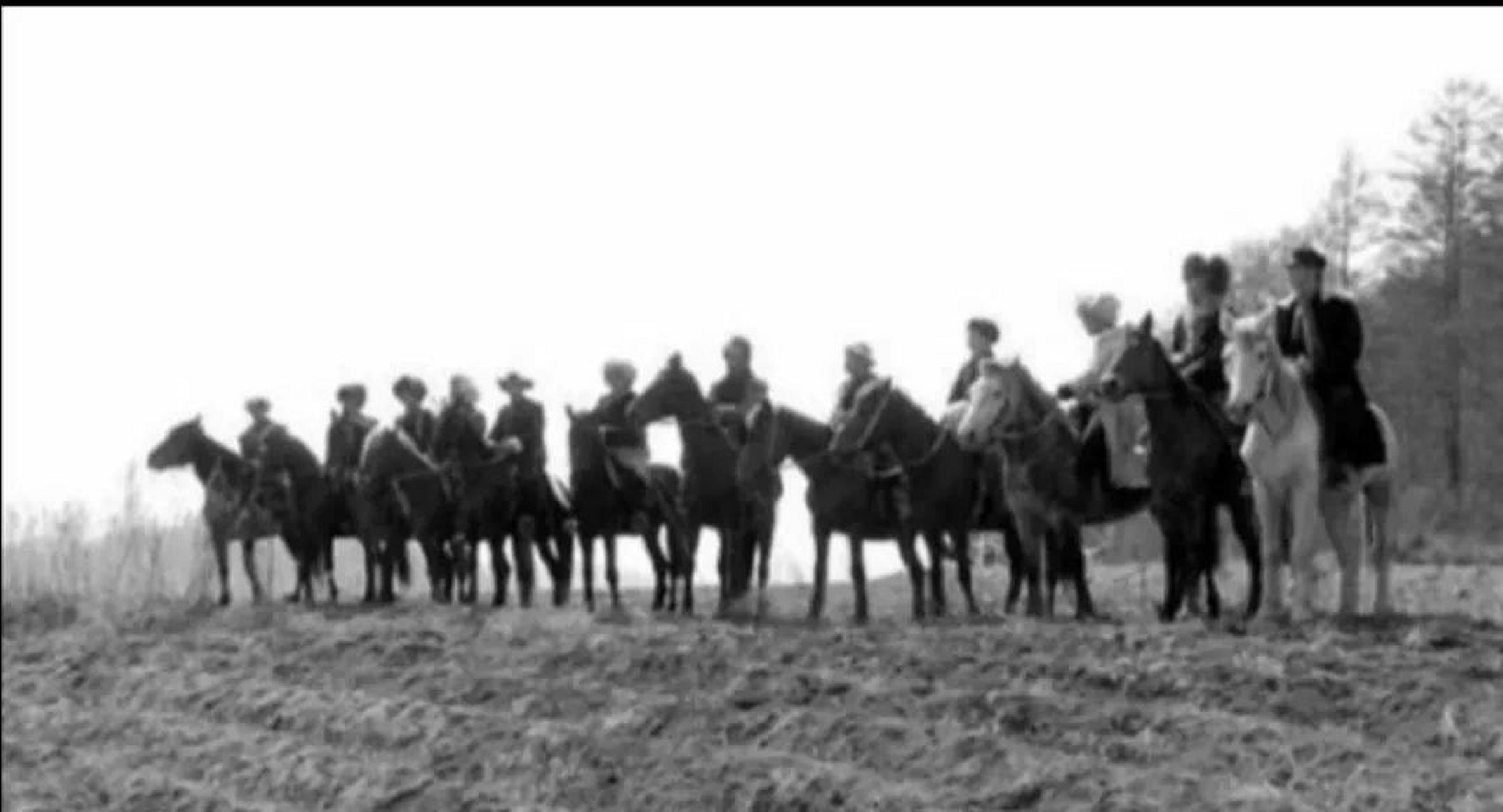 1935年的冬天,许铁英贩盐路过河北永年城,被当地盐警查获,不但没收了