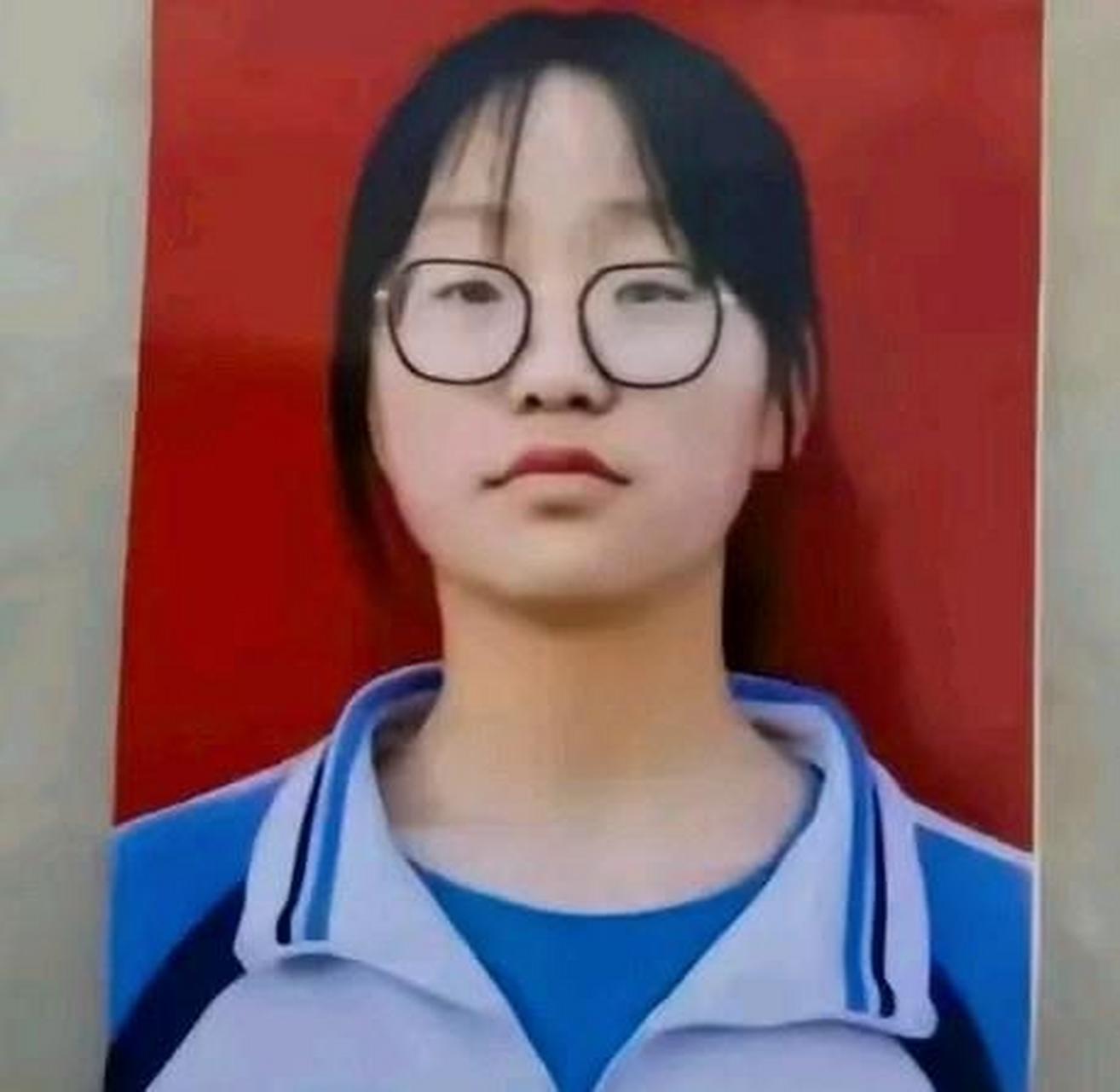 梅思雨,女,17岁陕西汉中市西乡一中高一学生,2023年4月9日晚学校下晚