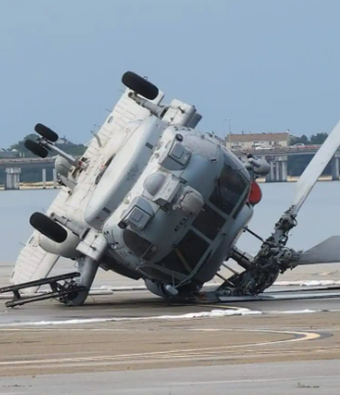 日本发现疑似坠海直升机乘员遗体,驻韩美军战机急降附近机场 日本自卫