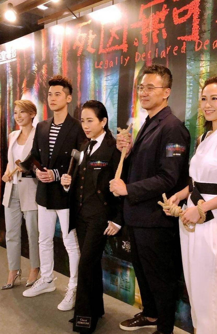 对比下才发现林嘉欣个子可不算高,但是165cm的她却长了一张大方端庄的