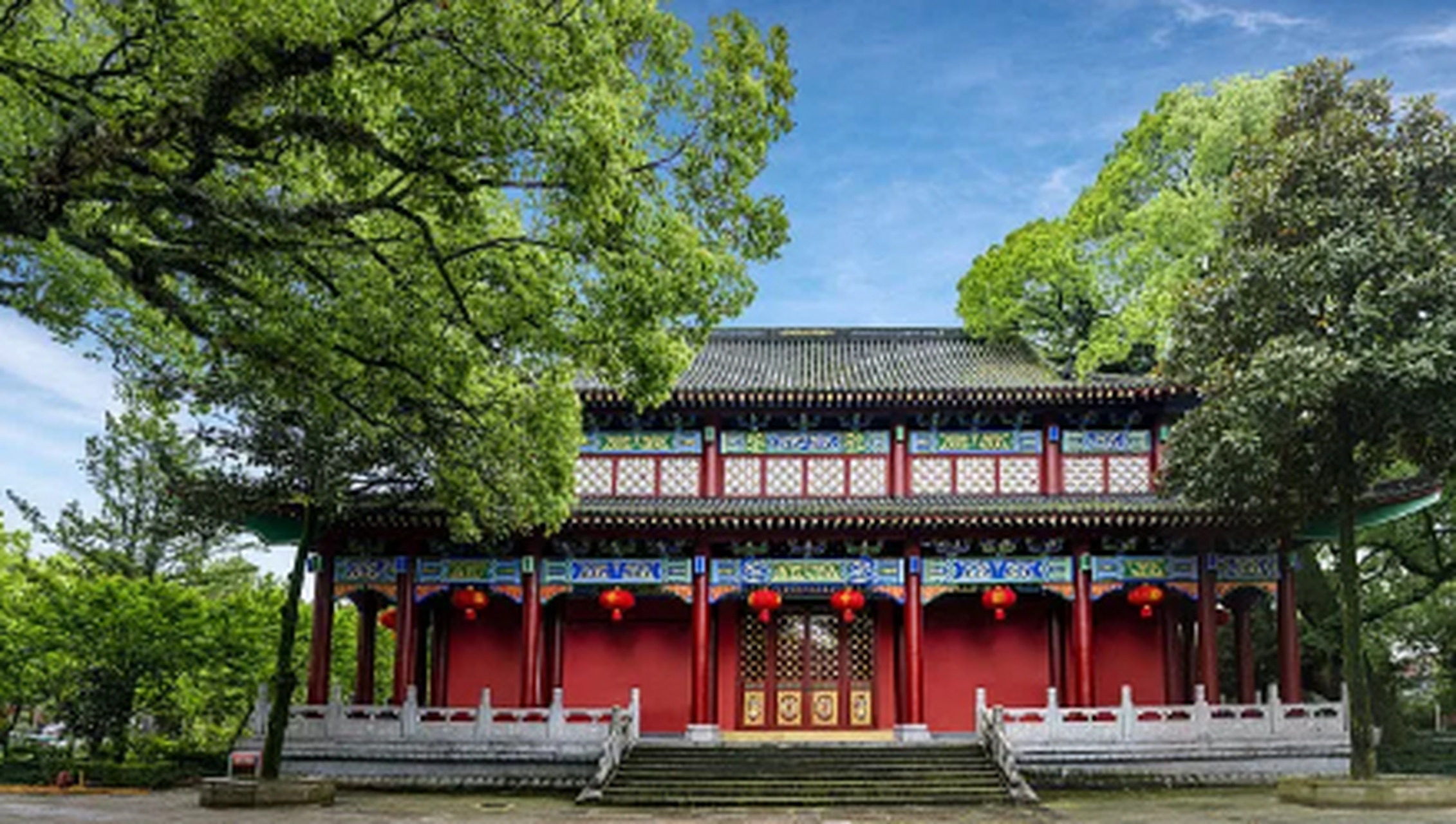 龙虎春日纪# 龙虎山景区——天师府,天师府座落在上清古镇的中部栽 