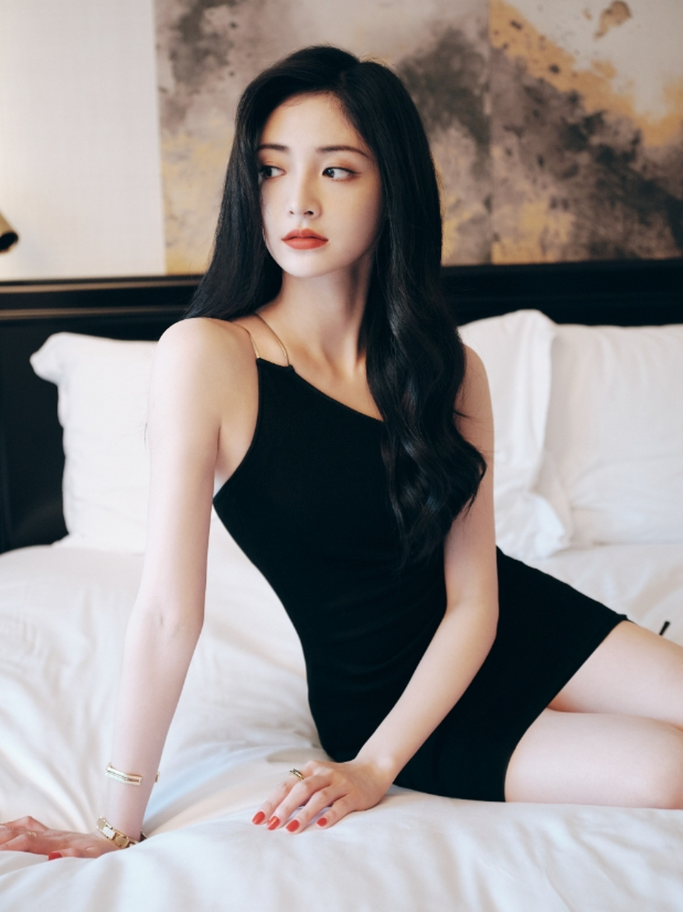 肤如凝脂,身姿曼妙的#周洁琼# #追星最前线# 白皙水嫩的肌肤,吹弹可破