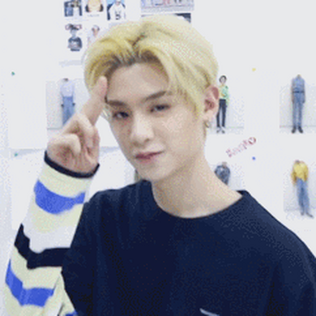 黄明昊在韩国选秀综艺节目《produce101》第二季表现出色,在节目里是